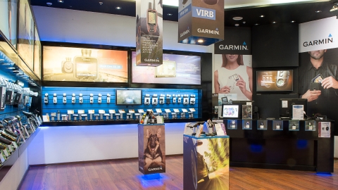 Дизайн POS-материалов для оформления фирменных магазинов Garmin